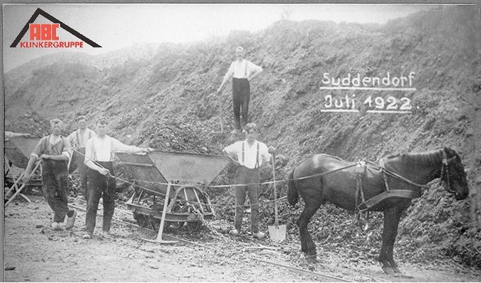 Завод ABC глиняный карьер 1922 год.jpg Завод ABC глиняный карьер 1922 год.jpg