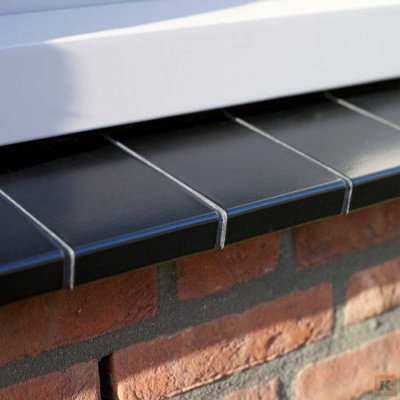 Оконный отлив 105x215x30 black glazed 2